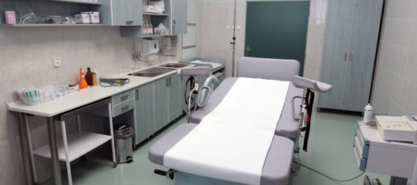 Žena sa popálila počas pôrodu, na sále trebišovskej nemocnice sa vznietili výpary roztoku