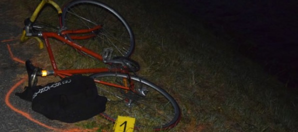 Foto: Dôchodca spadol z bicykla a na mieste zomrel, na hlave nemal prilbu
