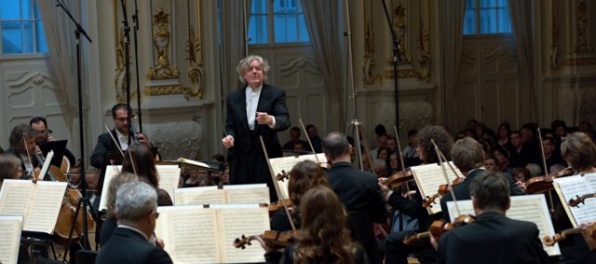 Šéfdirigent James Judd otvorí so Slovenskou filharmóniou 69. koncertnú sezónu 2017/2018