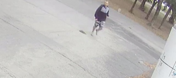 Foto: Polícia hľadá dvoch asi 30-ročných mužov z kamerových záznamov