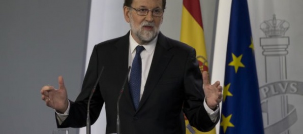 Španielsky premiér Rajoy odoberá moc katalánskym predstaviteľom, chce vyhlásiť nové voľby