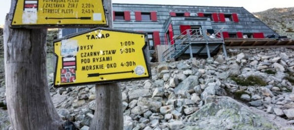 Vo Vysokých Tatrách nad Žabími plesami zahynul zahraničný turista