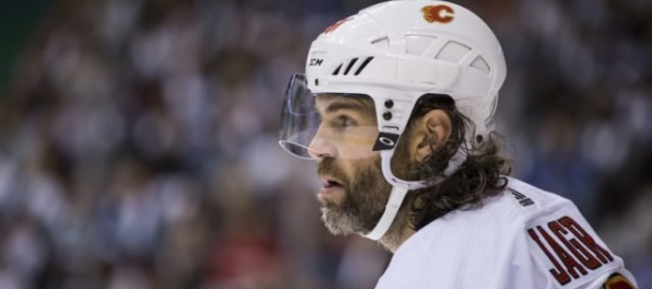 Video: Jágr nedohral zápas proti Wild, zranil sa v dolnej časti tela