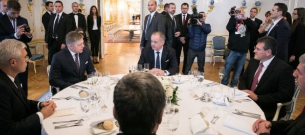 Musíme lepšie priblížiť prínosy EÚ pre Slovákov, tvrdí Šefčovič po stretnutí Kisku, Fica a Danka