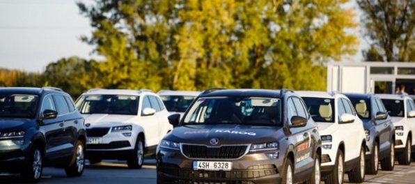 Nové SUV ŠKODA KAROQ pritiahlo do Šamorína tisícky predajcov z 22 krajín