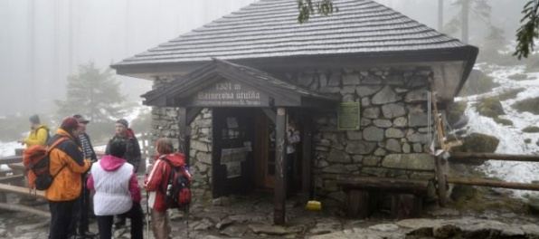 Turisti na chodníku z Hrebienka k Rainerke by mali zvýšiť opatrnosť