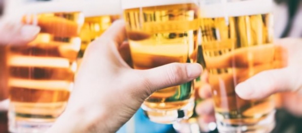 Spotreba alkoholu na Slovensku mierne klesá, najviac pijeme pivo