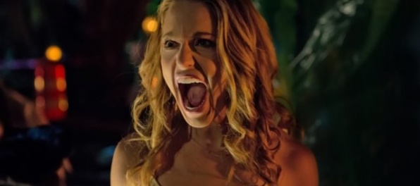 Prebuď sa. Preži deň. Nechaj sa zabiť. A znovu. Horor Všetko najhoršie čoskoro v kinách!