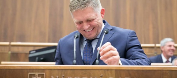 Údaje z Eurostatu podľa SaS dokázali, že Ficove vlády nevedia šetriť