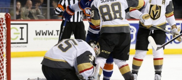 Video: Halák vychytal víťazstvo Islanders nad Golden Knights, Chára sa pobil