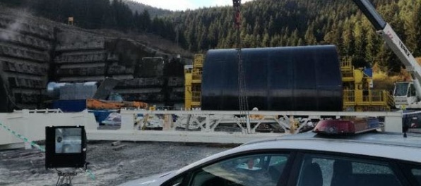 Aktualizované: Smrteľný úraz pri výstavbe tunela Višňové, robotníka privalil oceľový nosník