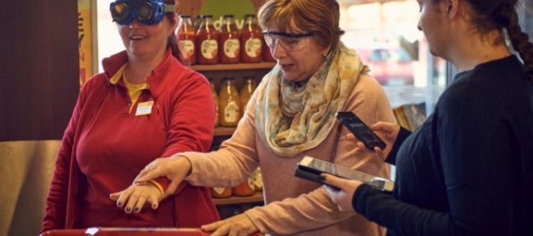 V Levoči odteraz pomáha nákupný asistent! Billa chce v regiónoch uľahčiť nákup ľuďom so zrakovým postihnutím.