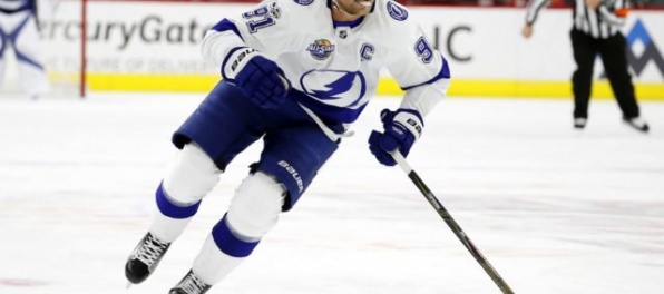 Stamkos získal 24 bodov a stal sa prvou hviezdou NHL za mesiac október