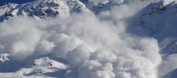 Výstraha pred zvýšeným lavínovým nebezpečenstvo pretrváva vo všetkých pohoriach