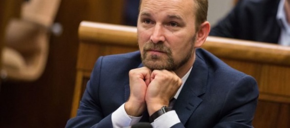 Cestári tvrdia, že asfaltovali podľa zmlúv, Viskupič dá obstarávanie skontrolovať