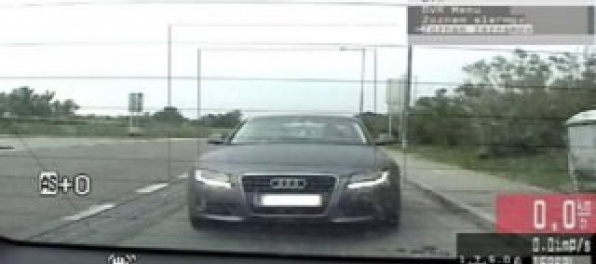 Vodič Audi uháňal po D2 rýchlosťou 246 km/h, dostal 800-eurovú pokutu