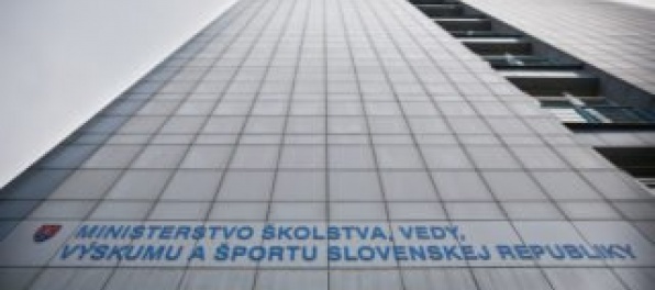 Machala končí na ministerstve školstva, v minulosti zdieľal odkazy o Putinovi a iluminátoch