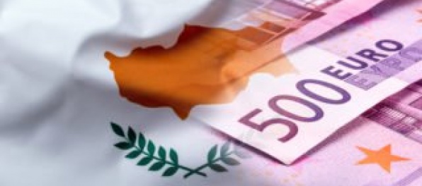 Cyprus začína odškodňovať majiteľov bankových vkladov z obdobia krízy