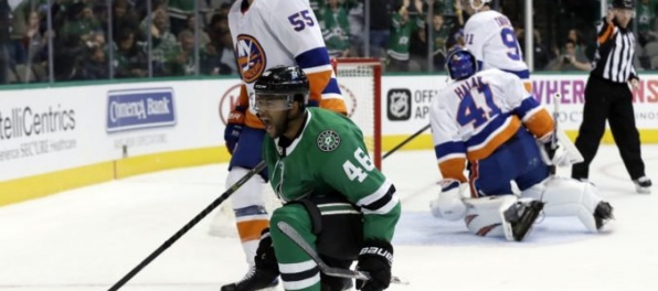 Video: Halák päťkrát inkasoval, Boston bol blízko víťazstva na ľade Toronta