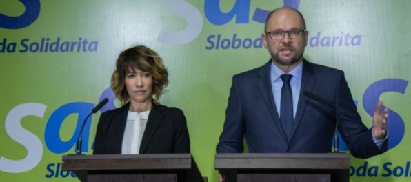 Nicholsonová so Sulíkom predstavili reformu rómskych osád, stojí na troch hlavných princípoch