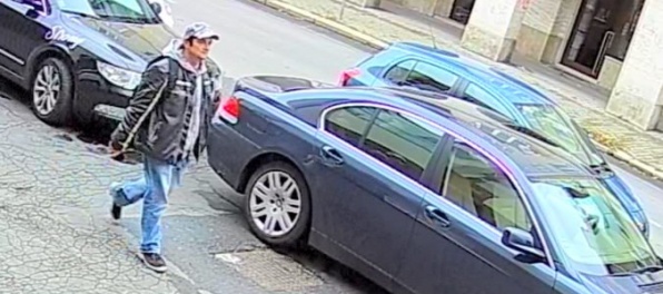 Foto: Polícia pátra po mužovi podozrivom z prepadnutia dôchodkyne