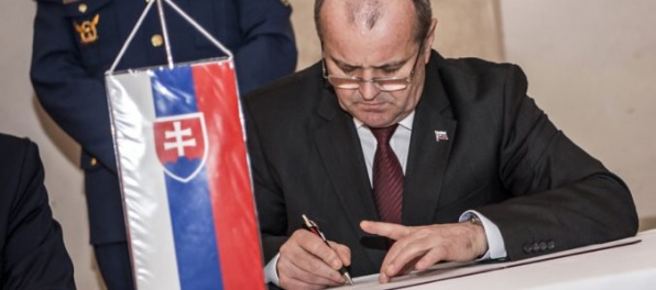 Korčok s ministrom Gajdošom podpísali zmluvu o vytvorení spolupráce v oblasti obrany krajín EÚ