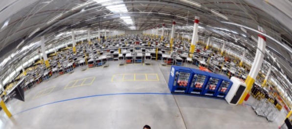Foto: Amazon otvoril logistické centrum v Seredi, zamestnal už tisíc ľudí