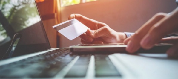 Únia zvyšuje právomoci ochrany spotrebiteľa voči online predajcom