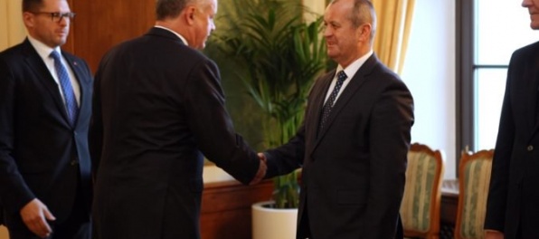 Prezident Kiska sa stretol s ministrom obrany, armádne nákupy majú byť transparentnejšie