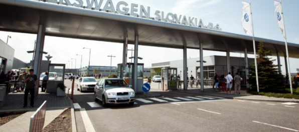 Volkswagen Slovakia vytvorí nové pracovné miesta, vláda schválila rozšírenie zoznamu pozemkov