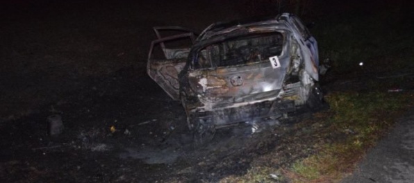 Foto: Výsledkom vážnej nehody je zranený opitý cyklista a zhorené auto