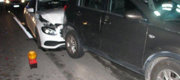 Vodiči nedodržali bezpečnú vzdialenosť, na ceste R1 pri Šoporni narazilo do seba až 11 áut