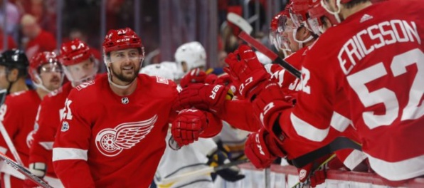 Video: Tatar strelil víťazný gól Detroitu, Bobrovskij vygumoval strelcov NY Rangers