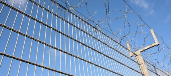 Rusi stavajú plot na hraniciach Krymu s Ukrajinou, náklady sa vyšplhajú na milióny eur