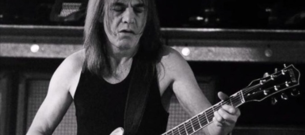 Zomrel Malcolm Young, bývalý gitarista a spoluzakladateľ rockovej skupiny AC/DC Zomrel Malcolm Young, bývalý gitarista a spoluzakladateľ rockovej skupiny AC/DC
