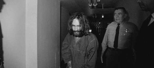 Zomrel Charles Manson, jeden z najznámejších amerických zločincov