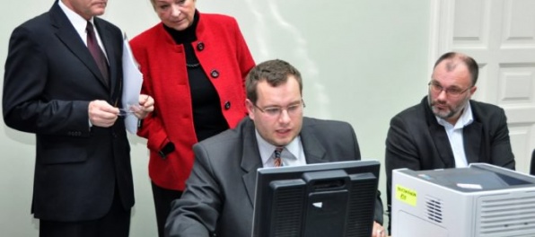 Platy v štátnej a verejnej službe od januára stúpnu, zvyšovanie sa netýka učiteľov vysokých škôl