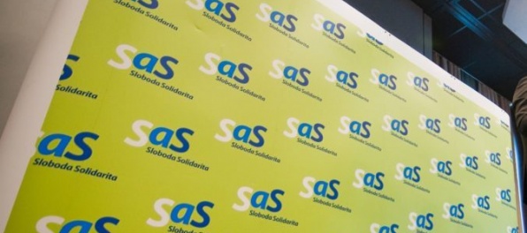 Strata liekovej agentúry je podľa OĽaNO zlyhaním vlády, SaS poukazuje na Dankov prejav v Rusku