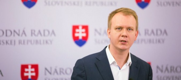 Návrh strany Smer-SD na zvýšenie príplatkov považuje Beblavý za diskriminačný