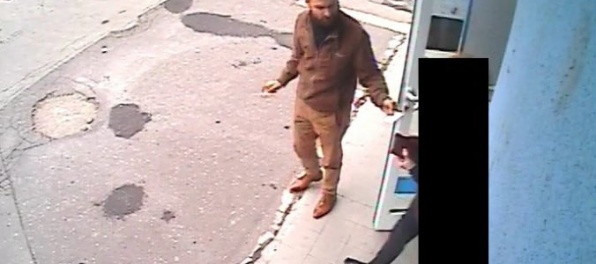 „Vnučkin priateľ“ obral babičku o stovky eur, odhalili ho kamerové záznamy