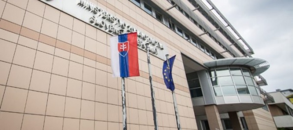 Lekári nemajú v návrhu zákona povinnosť vykonávať prehliadky mŕtvych tiel, tvrdí ministerstvo