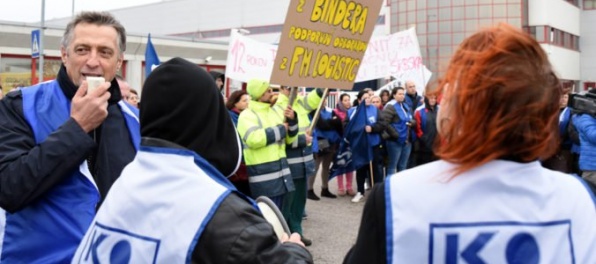Zamestnanci firmy FM Slovenská protestovali proti uprednostňovaniu Srbov