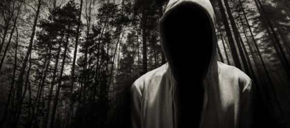 Muž v kapucni so zbraňou ohrozoval dvoch Bratislavčanov