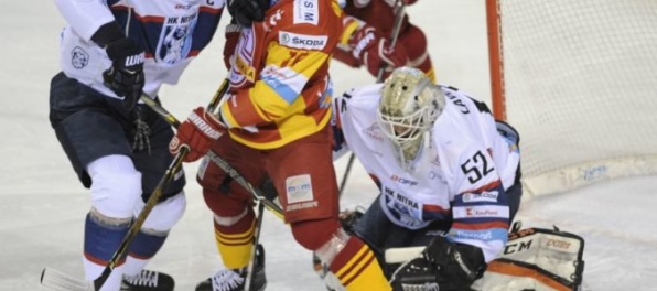 Hokejisti Nitry zvíťazili v Trenčíne, prepracovali sa na druhé miesto tabuľky