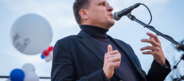 Čo ešte spraví Fico pre preferencie, pýta sa Hlina a pripomína svoj deň strávený na žatve