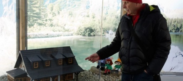 Turisti nájdu na Hrebienku miniatúry tatranských chát, ktoré oživili staré rozhodcovské veže