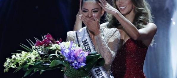 Demi-Leigh Nel-Peters získala titul Miss Universe 2017