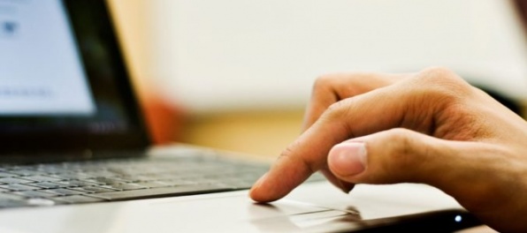 Poslanci Trnavského samosprávneho kraja odchádzajú z funkcií s notebookmi za euro