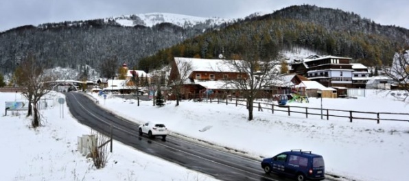 Donovaly a Šútovce sú pre nákladiaky zatvorené, v Banskej Bystrici kolabovala trolejbusová doprava