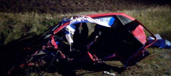 Foto: Zrážka osobného auta s Ivecom na ceste R2 si vyžiadala jedného mŕtveho